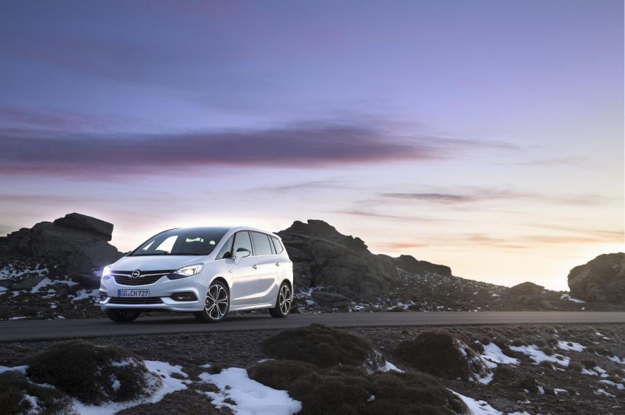  Opel Zafira 2016 года  (фото 15 из 35)